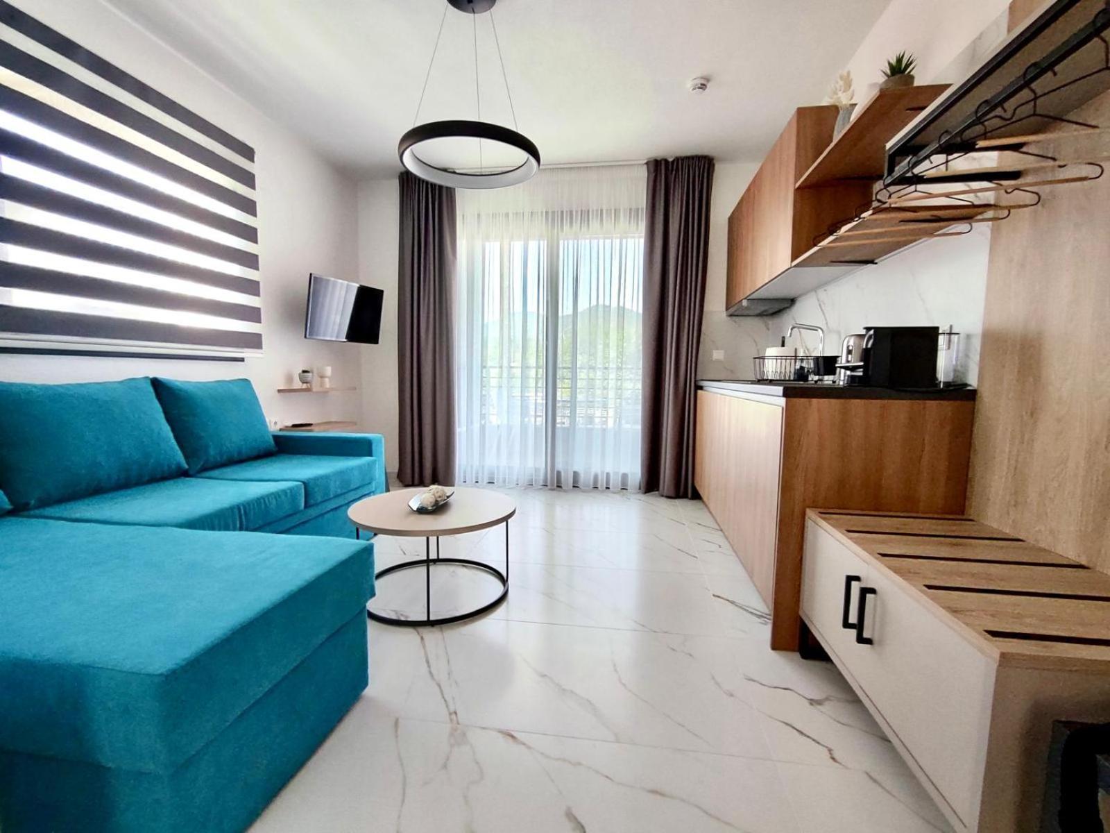 Four Shades Luxury Suites Sarti Exterior foto