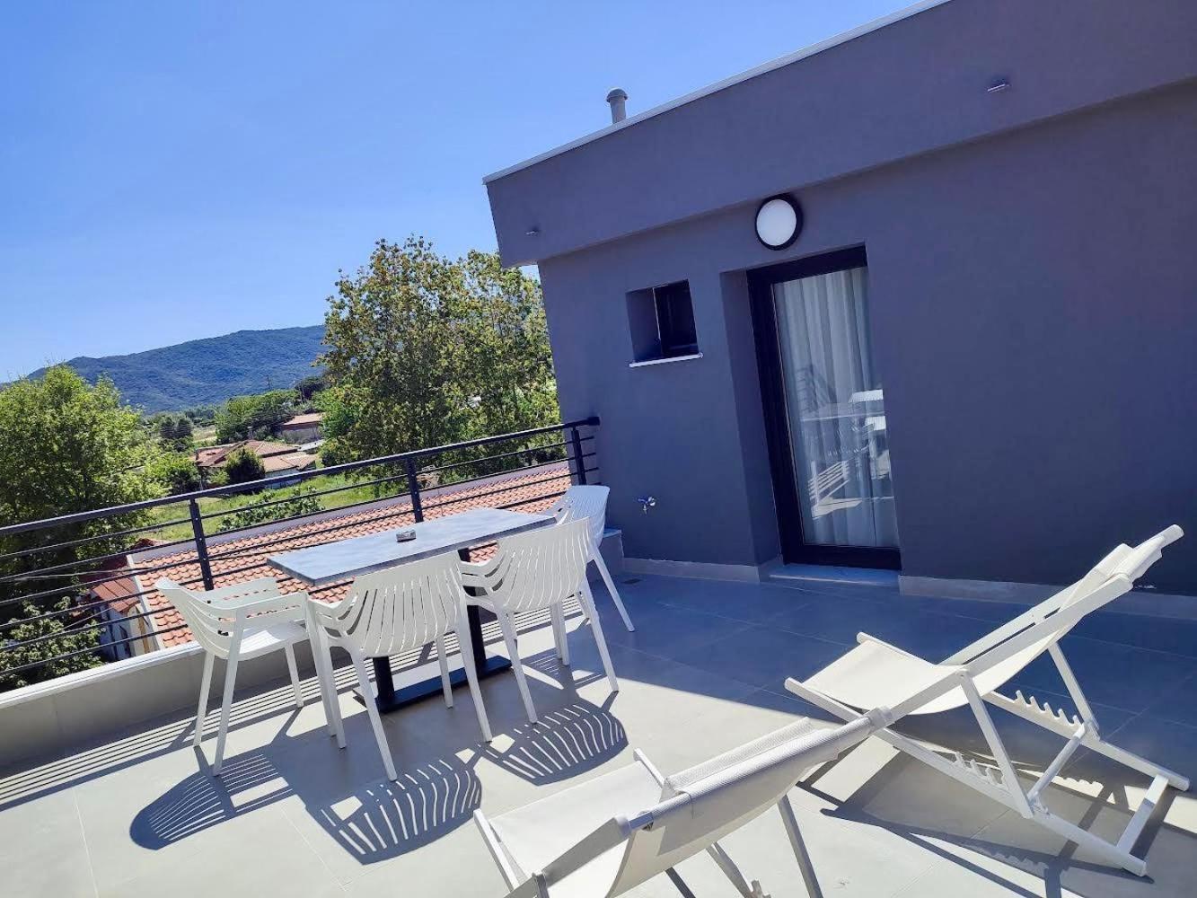 Four Shades Luxury Suites Sarti Exterior foto