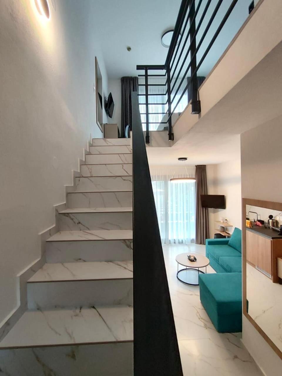 Four Shades Luxury Suites Sarti Exterior foto