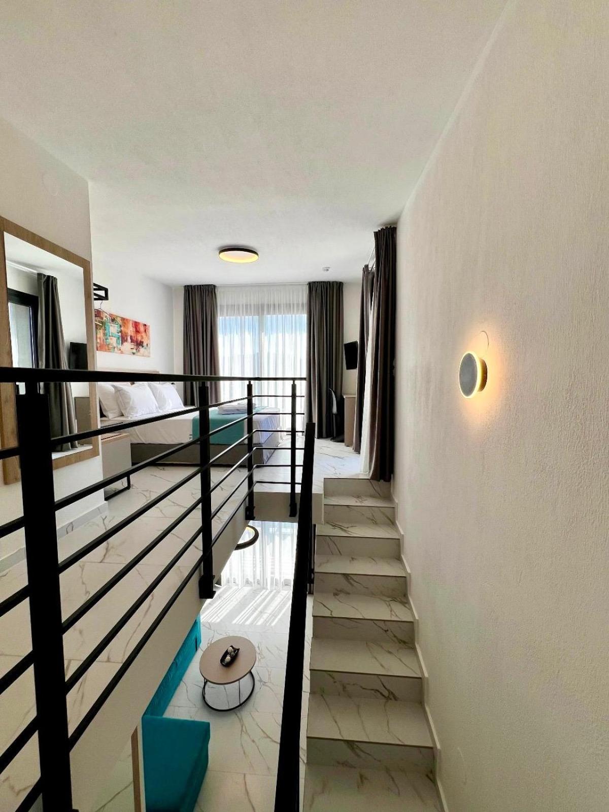 Four Shades Luxury Suites Sarti Exterior foto