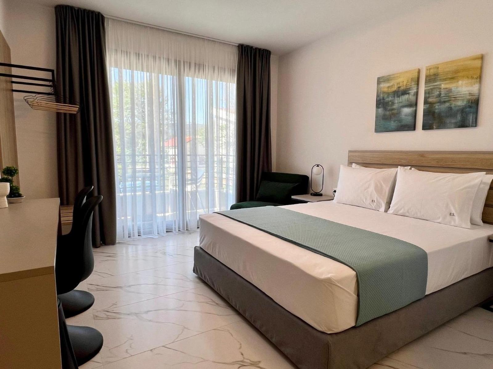 Four Shades Luxury Suites Sarti Exterior foto