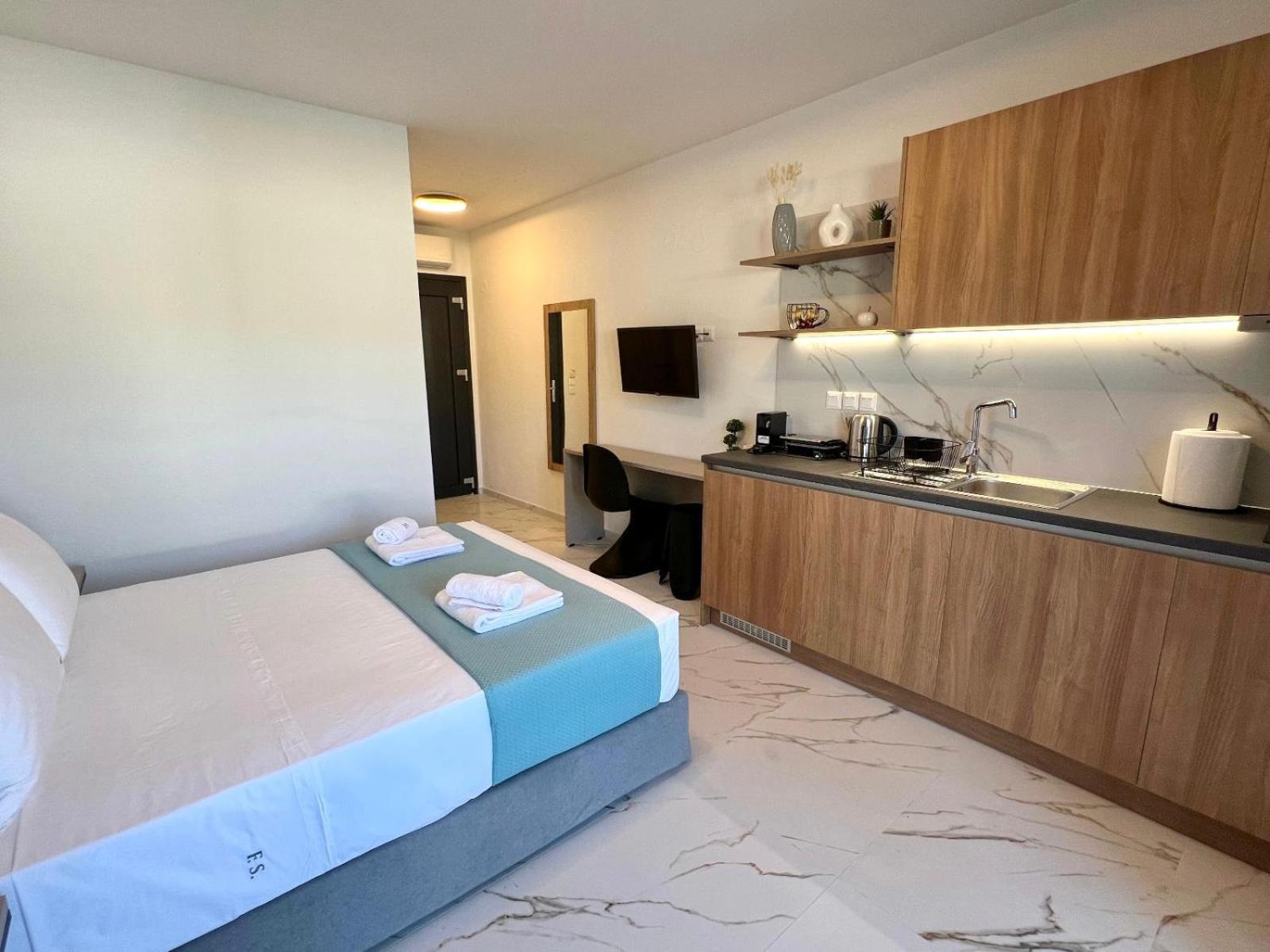 Four Shades Luxury Suites Sarti Exterior foto
